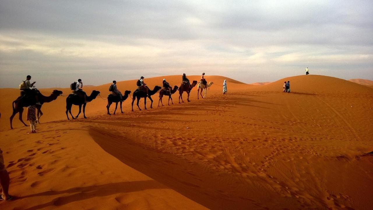 Les Roches Desert Camp Merzouga Exteriör bild